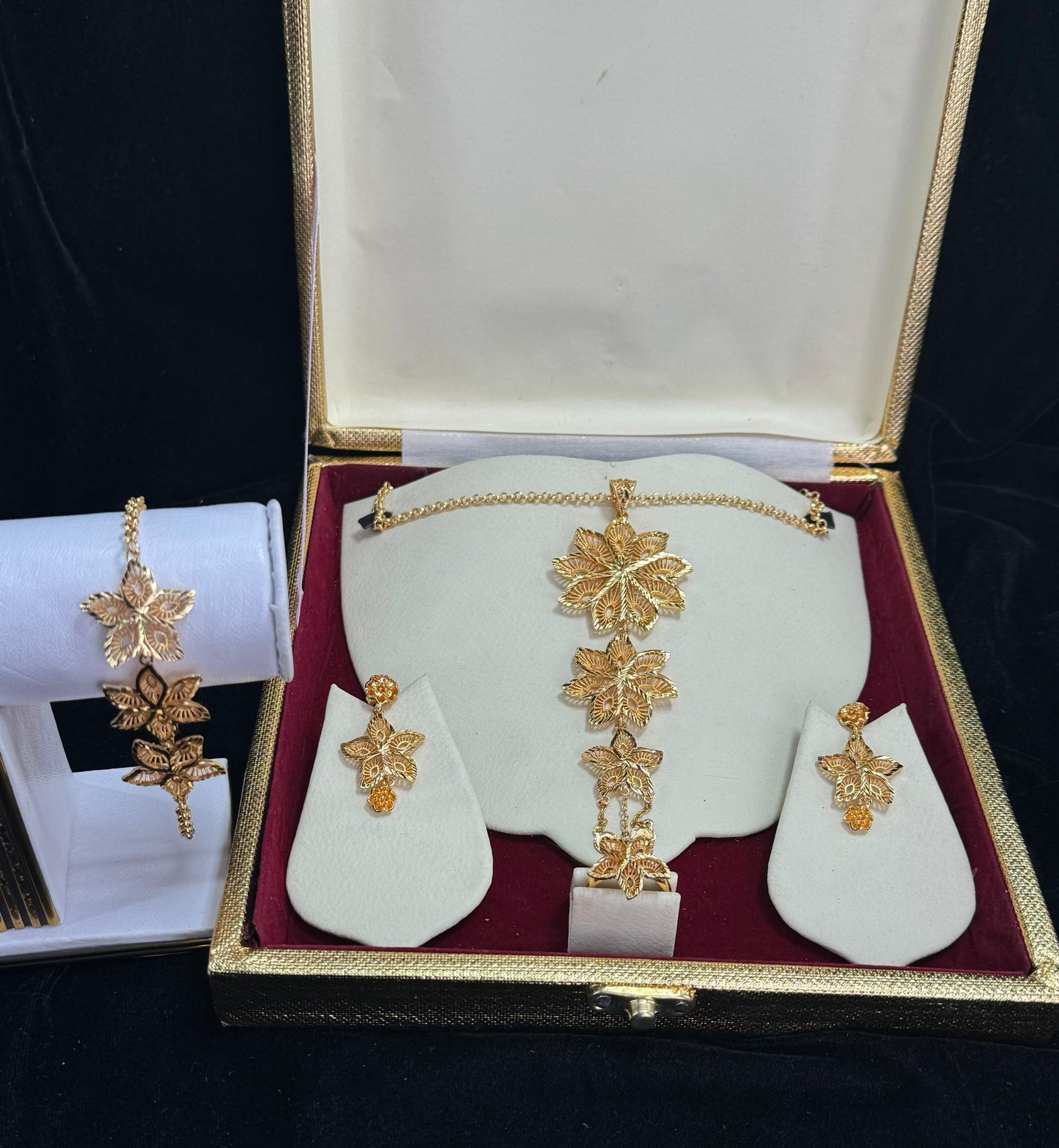 Sitara The Necklace Set By Stonage.