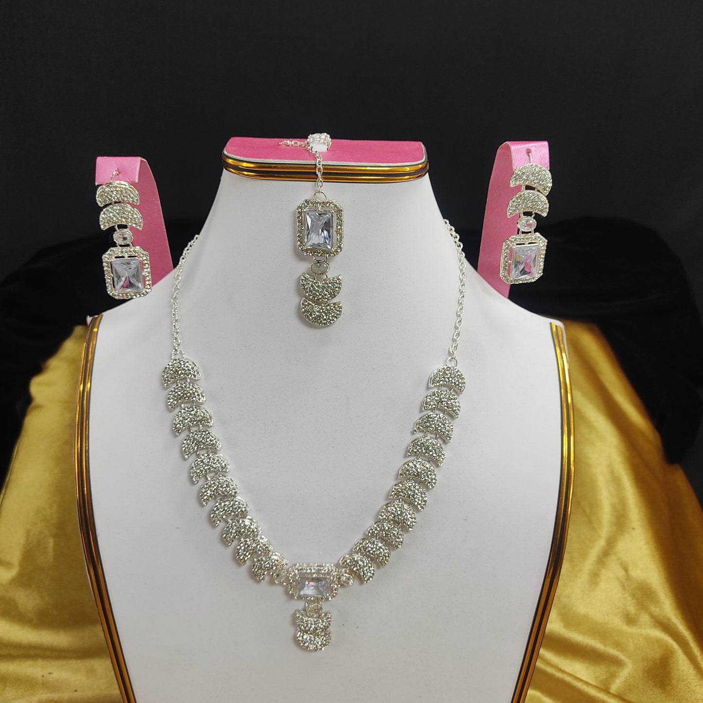 Preeti The Necklace By Stonage
