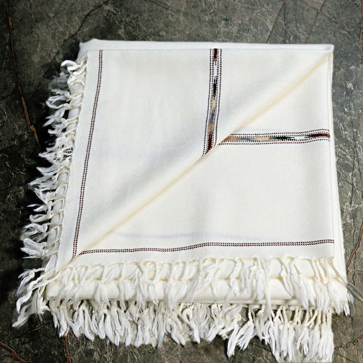 white 72 Count Swati Shawl 550 gram