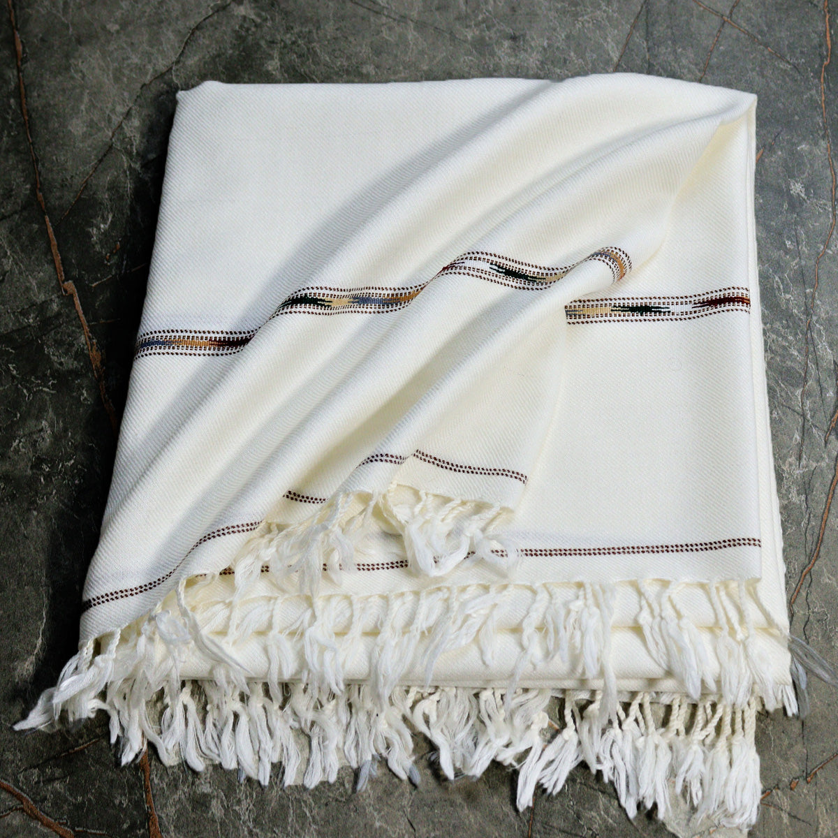 white 72 Count Swati Shawl 550 gram