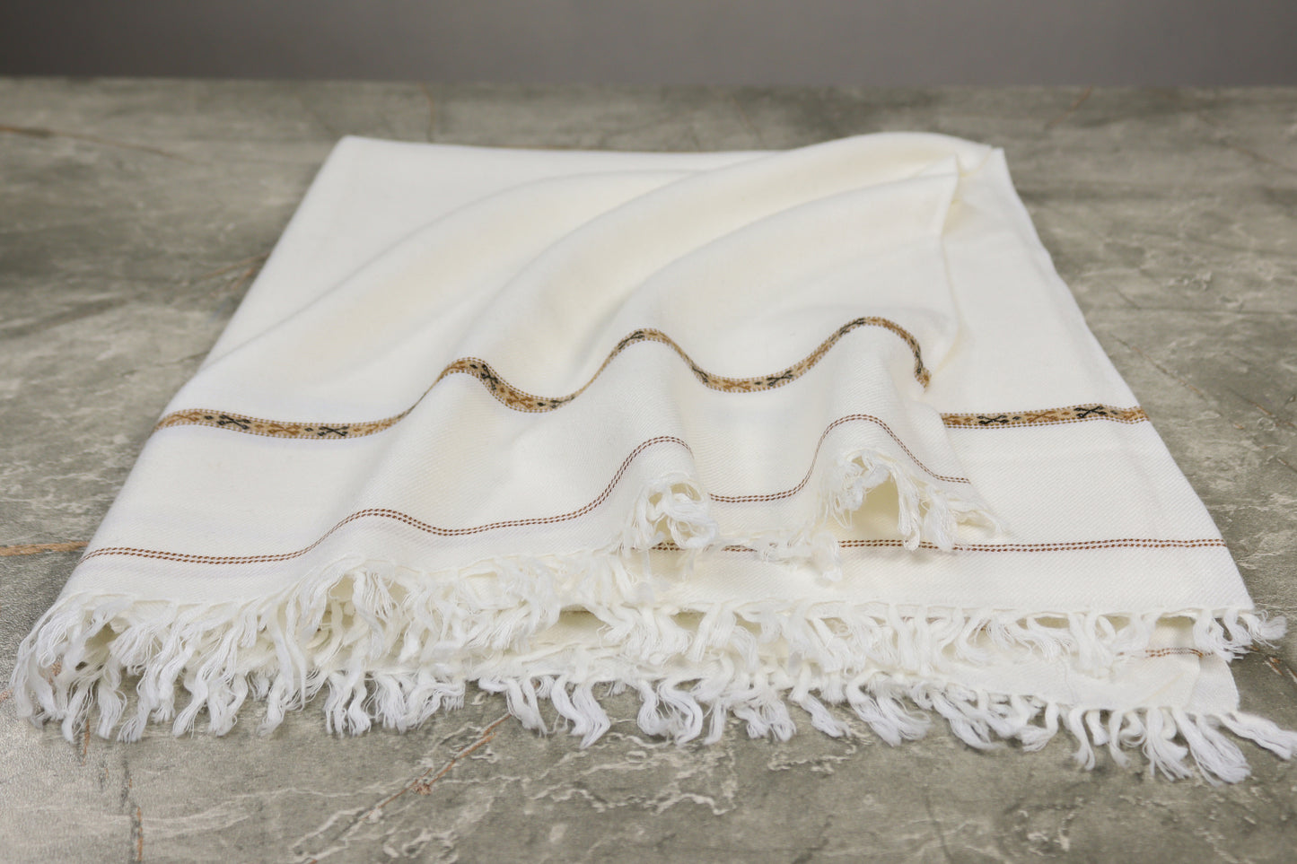 Pashmina (پشمینہ) 96 Swati Handmade Shawl Off-White.