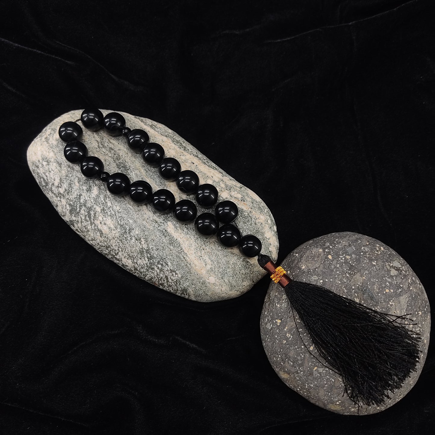 Black Aqeeq Tasbih 14 mm/ 17 Beads