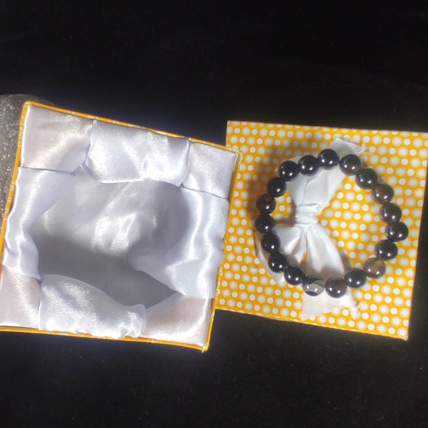 Aqeeq Stone Bracelet – Free Size Fit for All  Black Color (16 beads 10mm Size ) Elastic